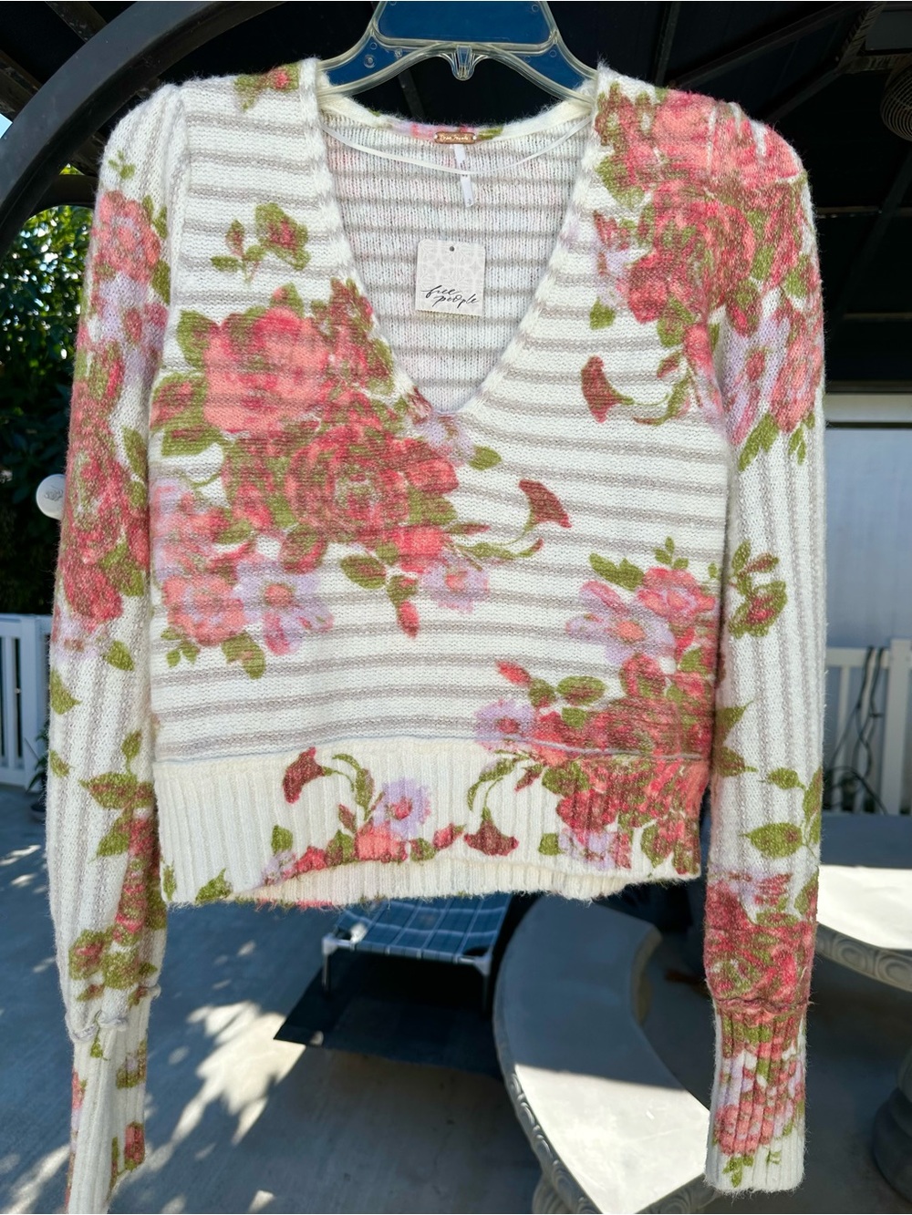 NWT FREE PEOPLE BED OF ROSES SWEATER SIZE SMALL!! SO CUTE!!! - Picture 4 of 8